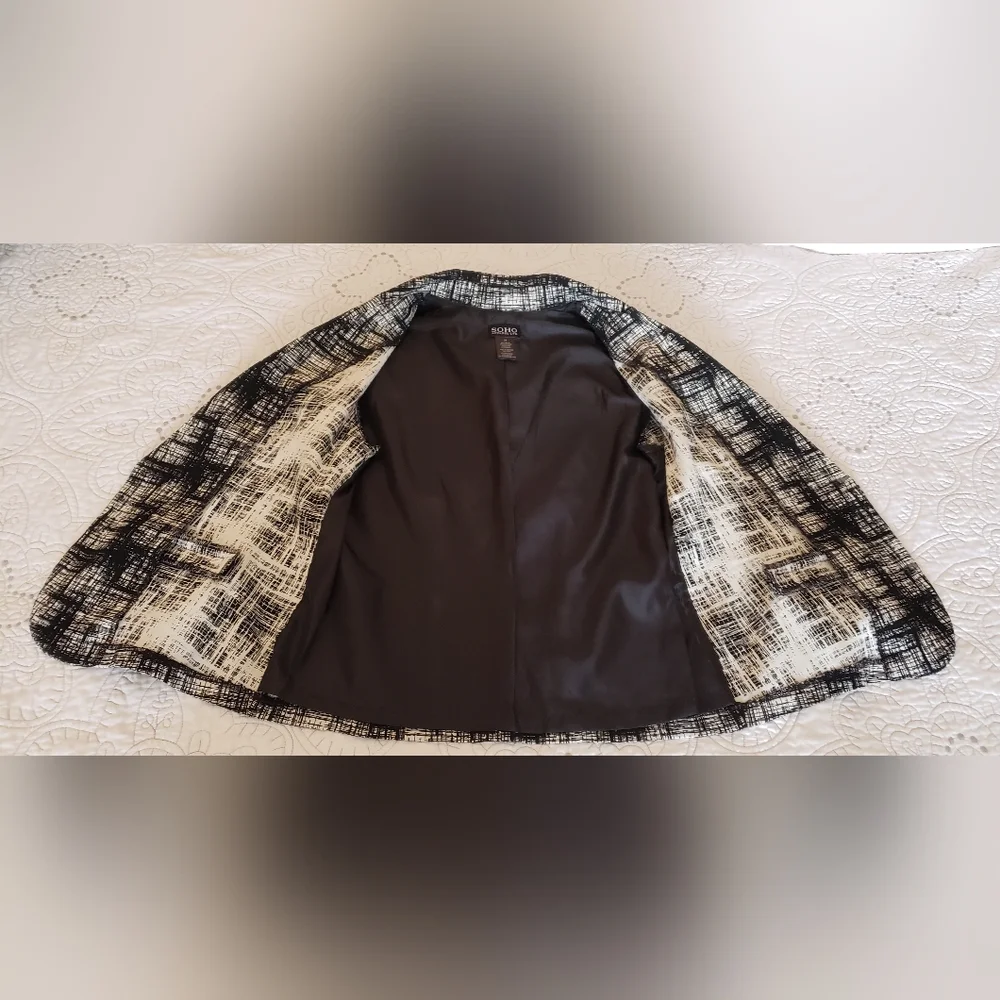SOHO Apparel Ltd. B&W Blazer - Picture 3 of 10